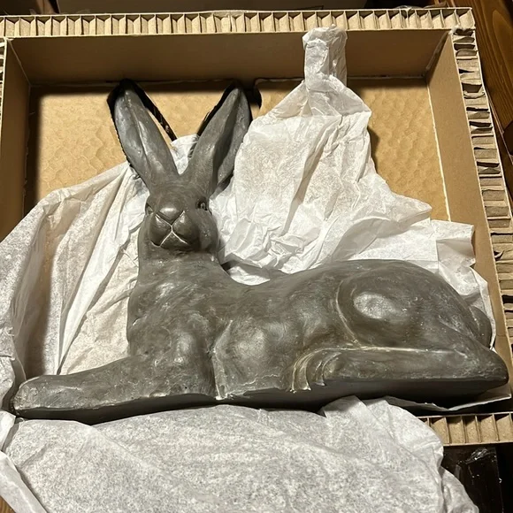 Pottery Barn Essex Handcrafted Laying 🐰 Bunny Sculpture BNIB - Picture 6 of 9